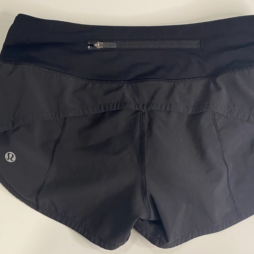 Black Speed UP Lululemon 2.5 inch seam shorts
